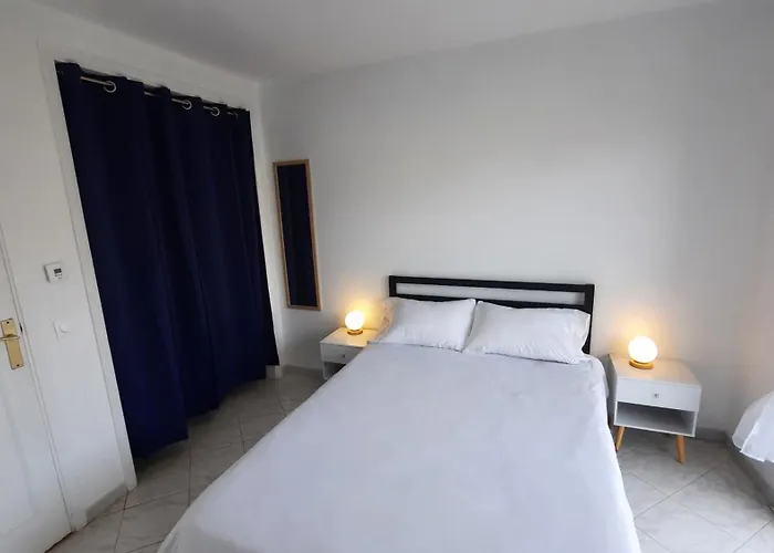 Sunny Mercury - Room In Apartment
