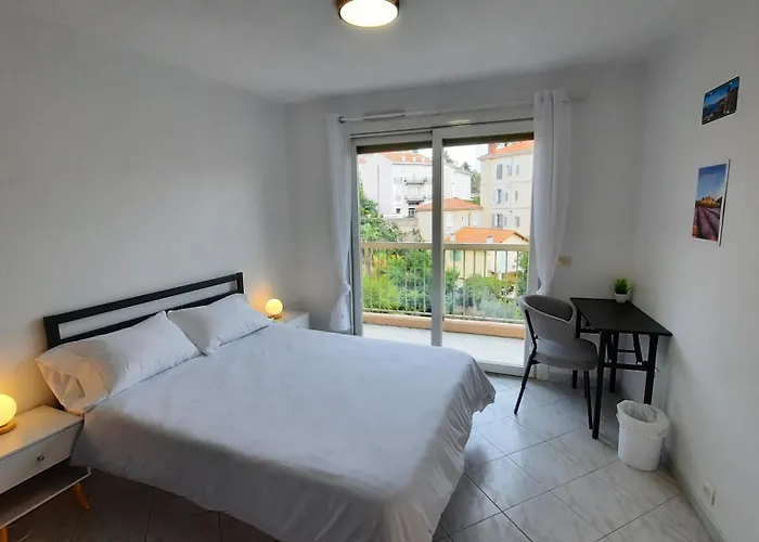 Sunny Mercury - Room In Apartment