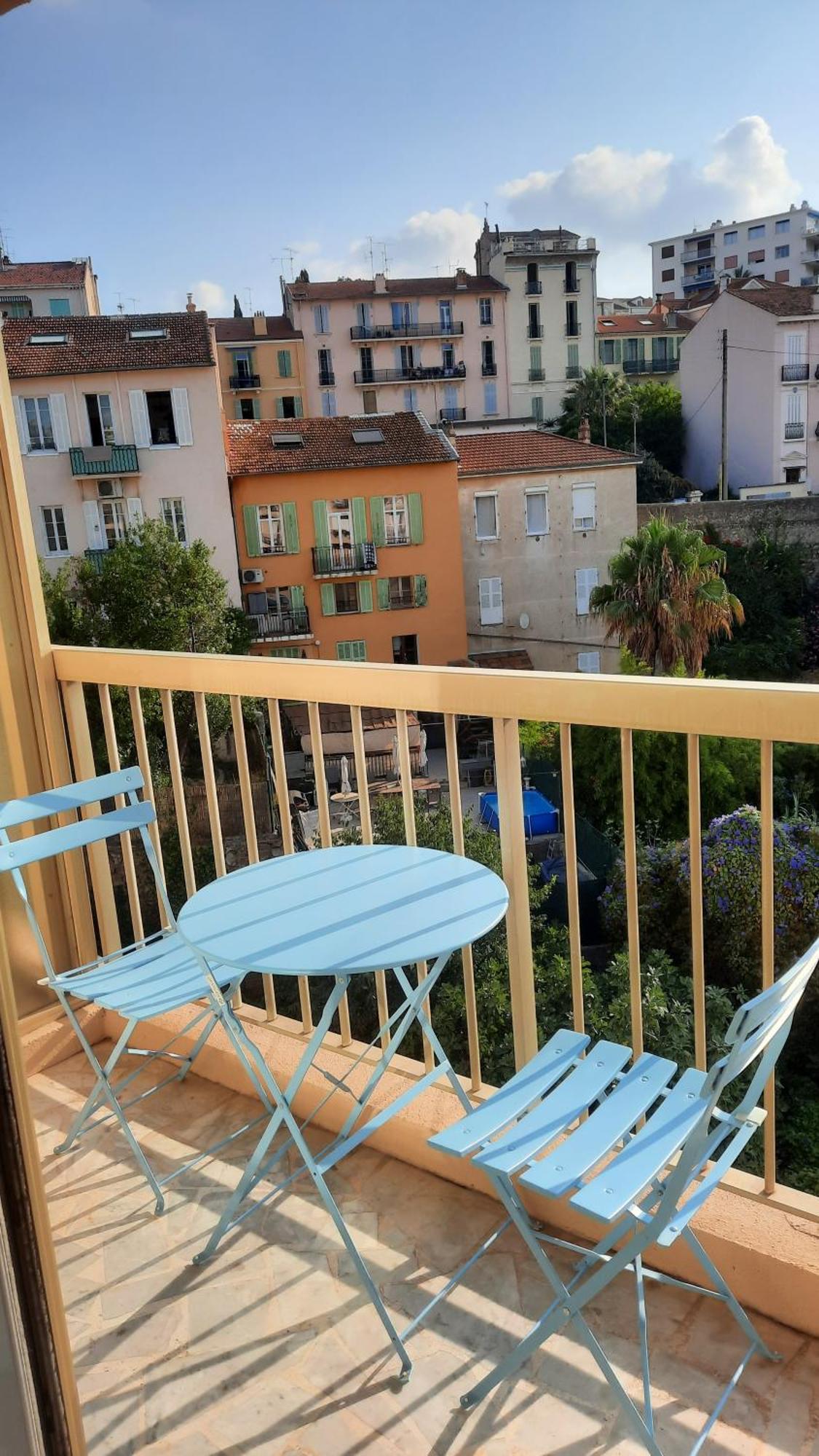 Sunny Mercury - In * Cannes